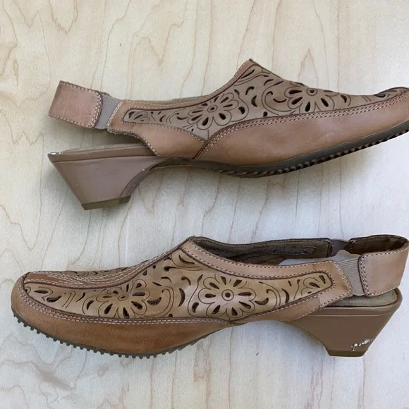 WHITE MOUNTAIN Leather Cut Out Sling Back Clogs Womens 9.5 - Picture 2 of 9